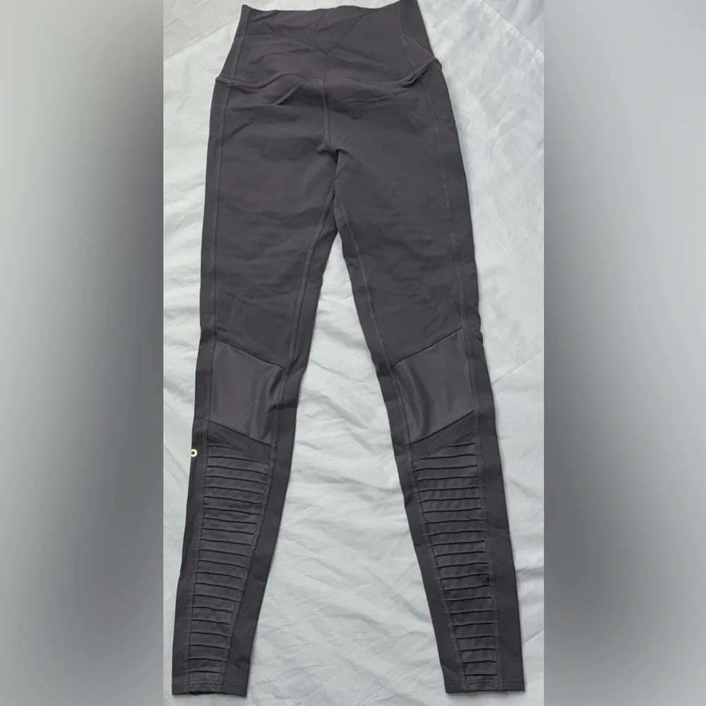 ALO Yoga‎ XS Leggings in Charcoal